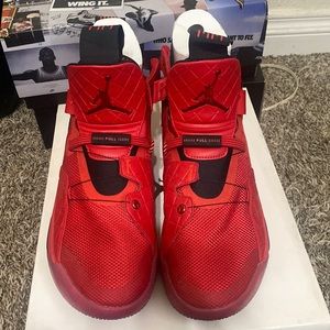 Air Jordan 33’ University Red